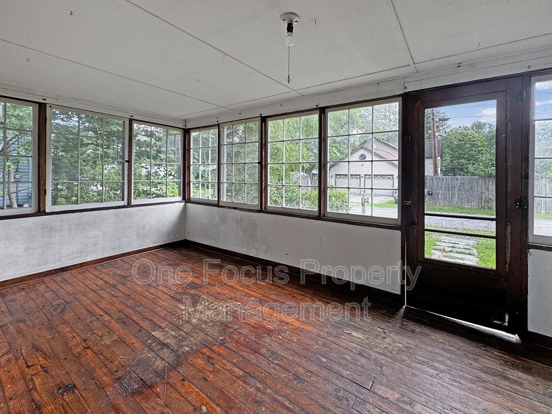 3BR/1.5BA - $975 - 2 Cats Welcome! property image