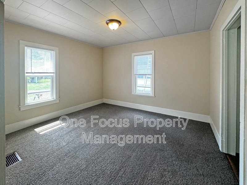 3BR/1.5BA - $975 - 2 Cats Welcome! property image