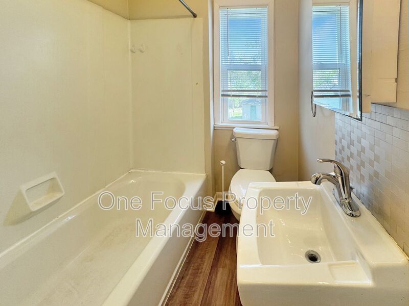 Cute and Cozy 3BR near Beautiful Brandon Park! property image