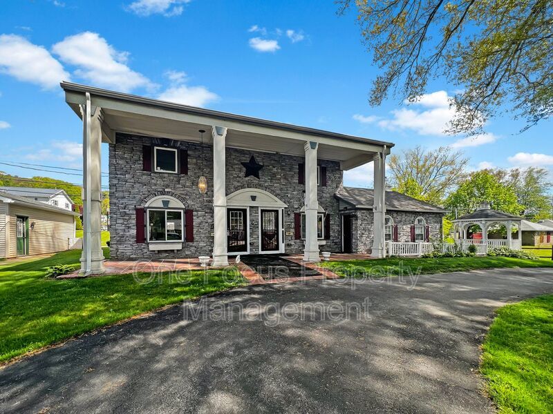 Spacious and Unique 3BR/12BA - Up to pets under 50# welcome! property image