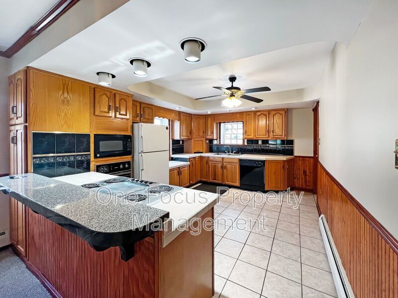 Spacious and Unique 3BR/12BA - Up to pets under 50# welcome! property image