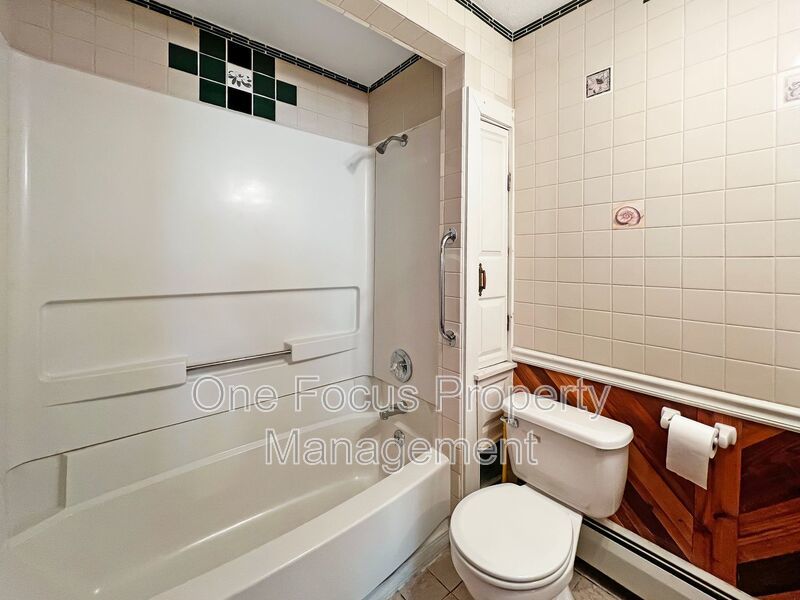 Spacious and Unique 3BR/12BA - Up to pets under 50# welcome! property image