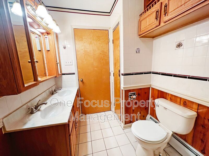 Spacious and Unique 3BR/12BA - Up to pets under 50# welcome! property image