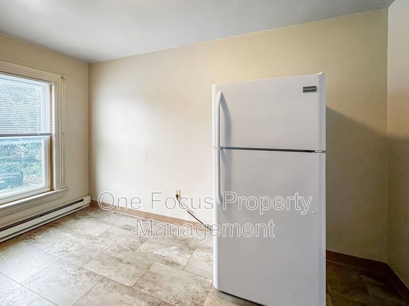 Spacious Second Floor 1BR/1BA - 2 pets under 25 lbs. welcome! property image