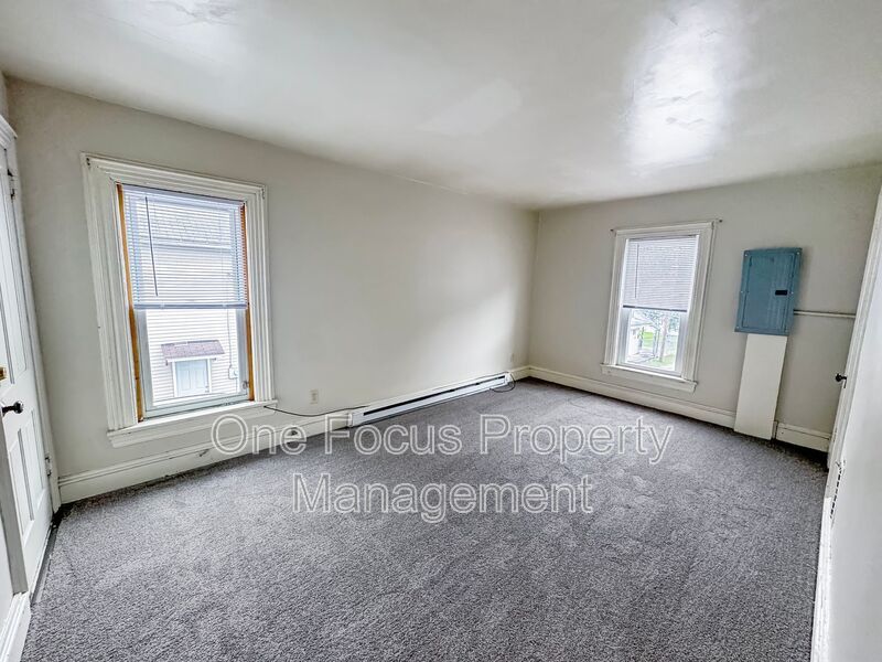 Spacious Second Floor 1BR/1BA - 2 pets under 25 lbs. welcome! property image