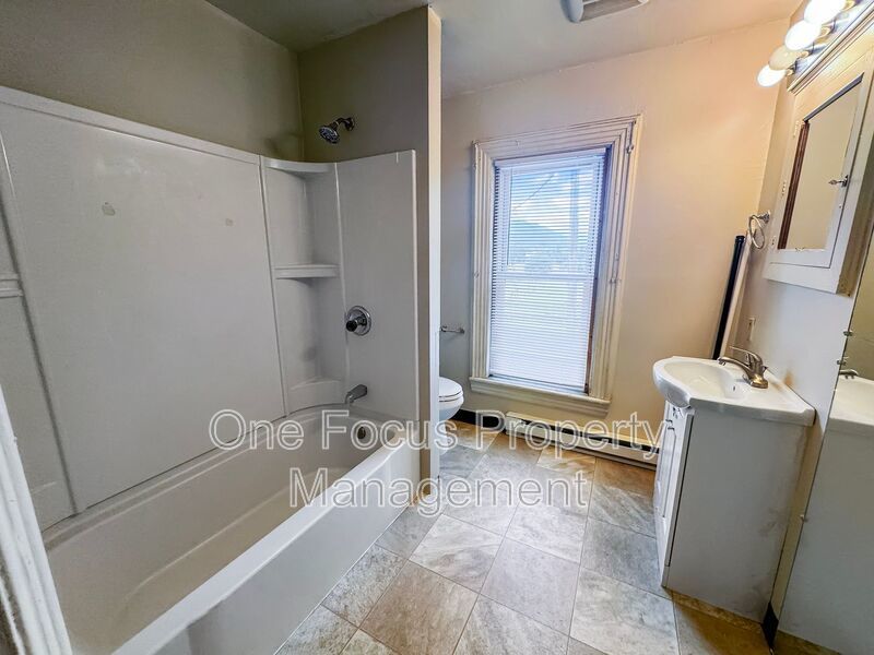 Spacious Second Floor 1BR/1BA - 2 pets under 25 lbs. welcome! property image
