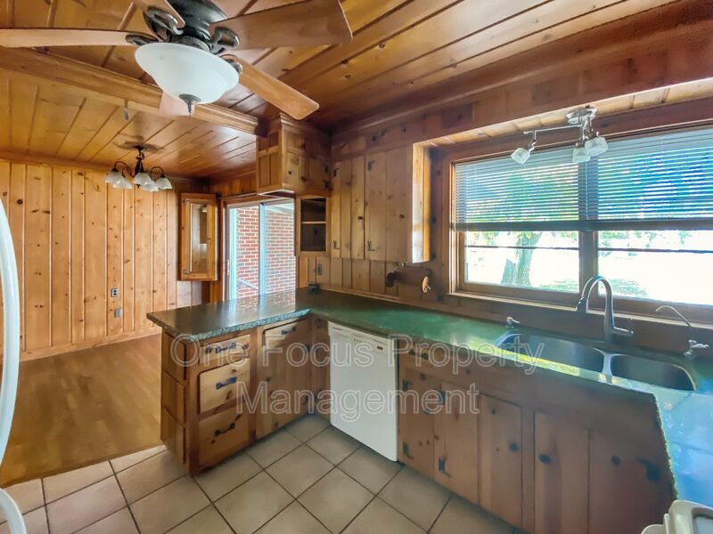 Stunning 3BR/1BA Single Family Home! Up to 2 pets welcome under 70 lbs. property image