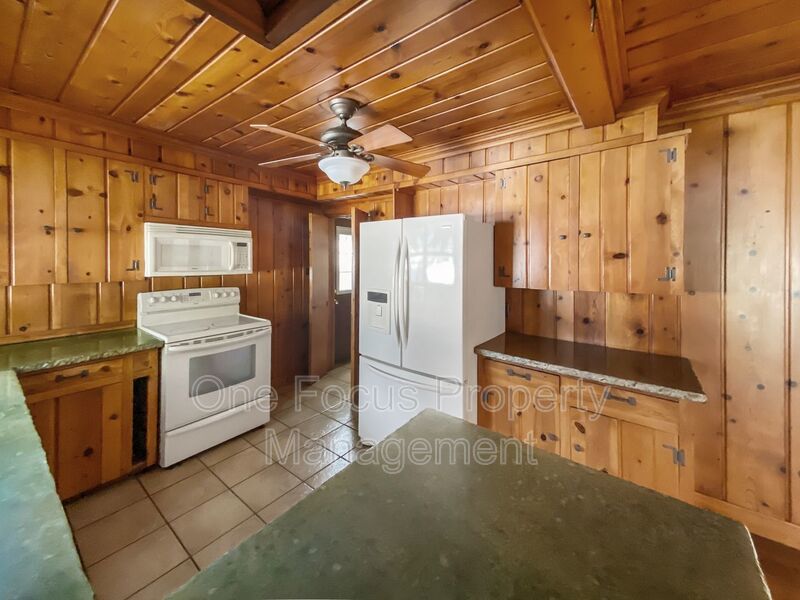 Stunning 3BR/1BA Single Family Home! Up to 2 pets welcome under 70 lbs. property image