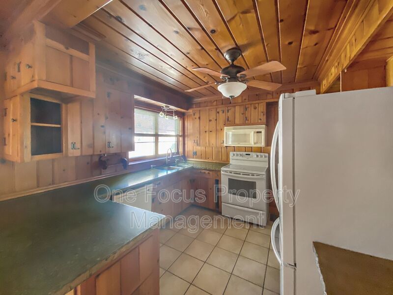 Stunning 3BR/1BA Single Family Home! Up to 2 pets welcome under 70 lbs. property image