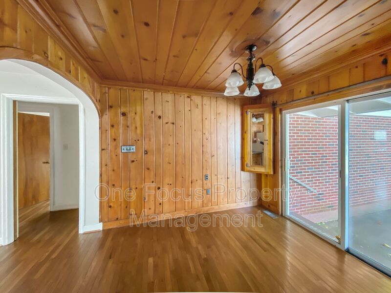 Stunning 3BR/1BA Single Family Home! Up to 2 pets welcome under 70 lbs. property image