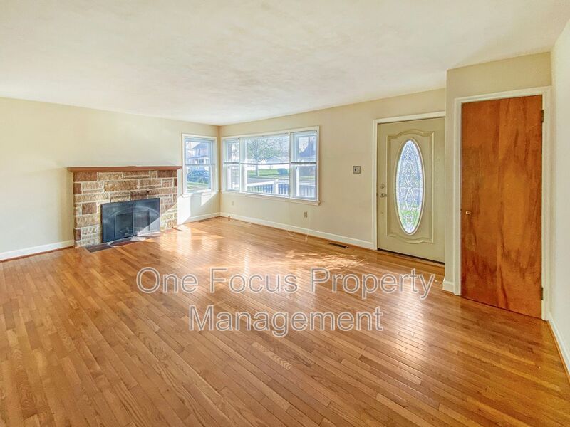 Stunning 3BR/1BA Single Family Home! Up to 2 pets welcome under 70 lbs. property image