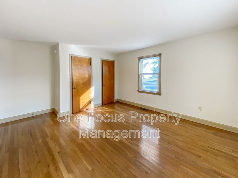 Stunning 3BR/1BA Single Family Home! Up to 2 pets welcome under 70 lbs. property image