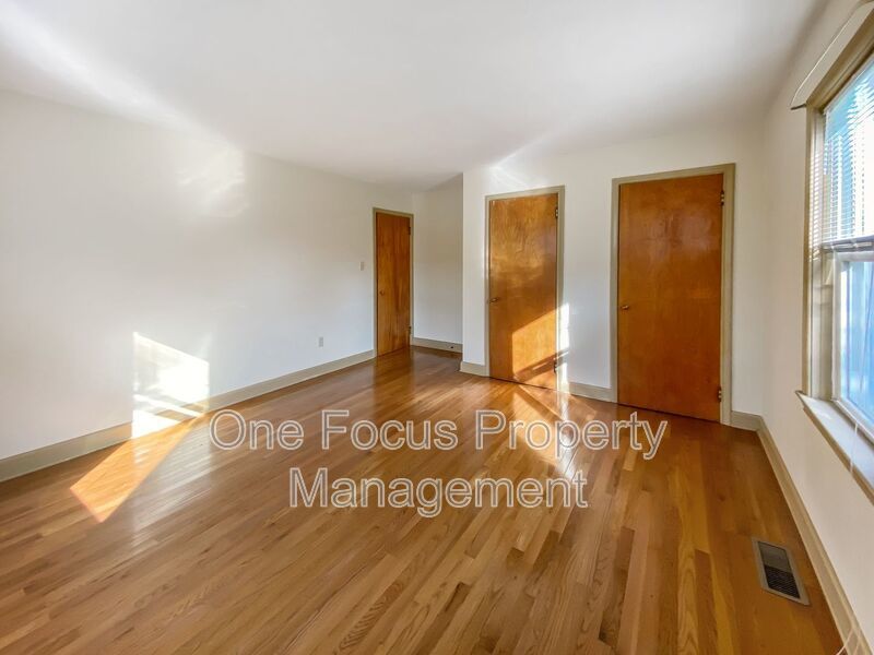 Stunning 3BR/1BA Single Family Home! Up to 2 pets welcome under 70 lbs. property image
