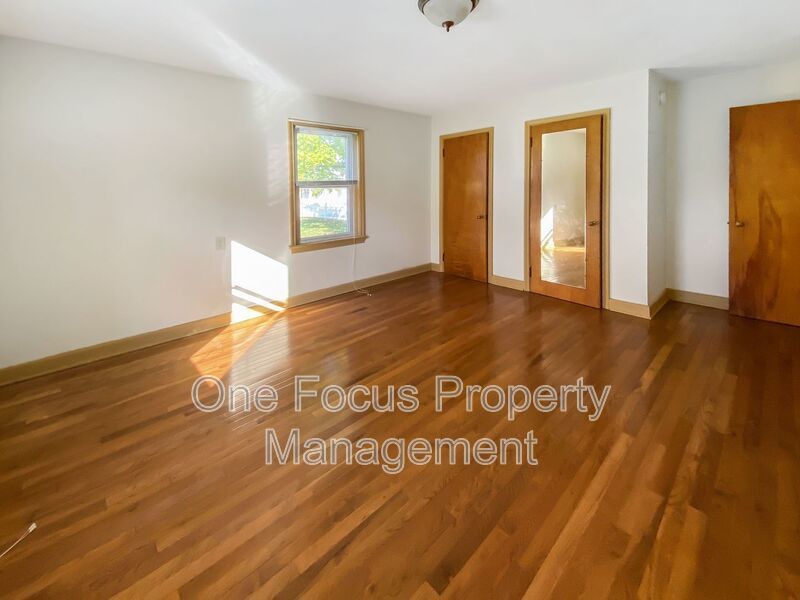 Stunning 3BR/1BA Single Family Home! Up to 2 pets welcome under 70 lbs. property image