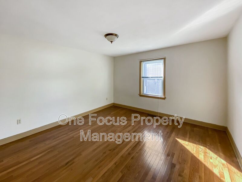 Stunning 3BR/1BA Single Family Home! Up to 2 pets welcome under 70 lbs. property image