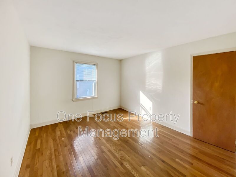Stunning 3BR/1BA Single Family Home! Up to 2 pets welcome under 70 lbs. property image