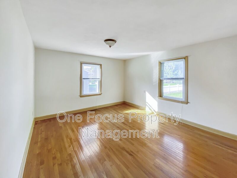 Stunning 3BR/1BA Single Family Home! Up to 2 pets welcome under 70 lbs. property image