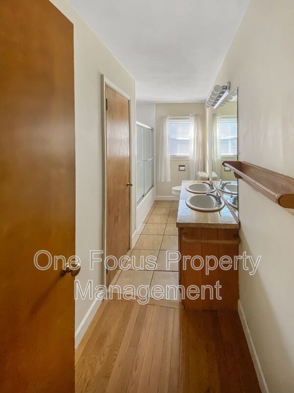Stunning 3BR/1BA Single Family Home! Up to 2 pets welcome under 70 lbs. property image