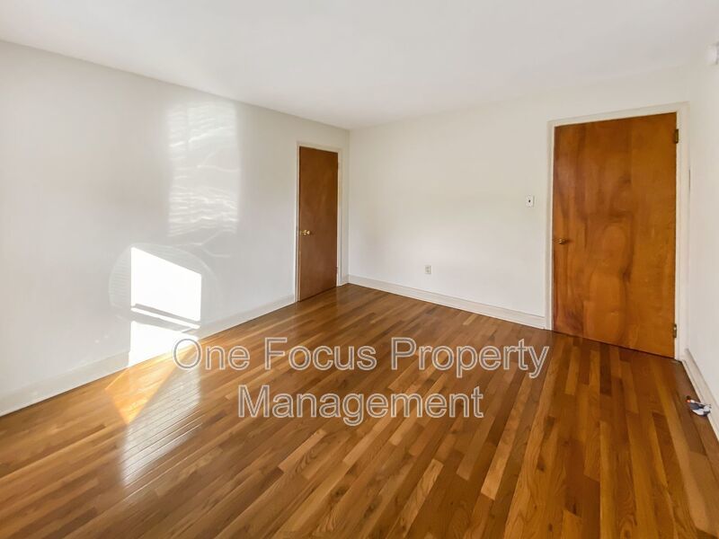 Stunning 3BR/1BA Single Family Home! Up to 2 pets welcome under 70 lbs. property image