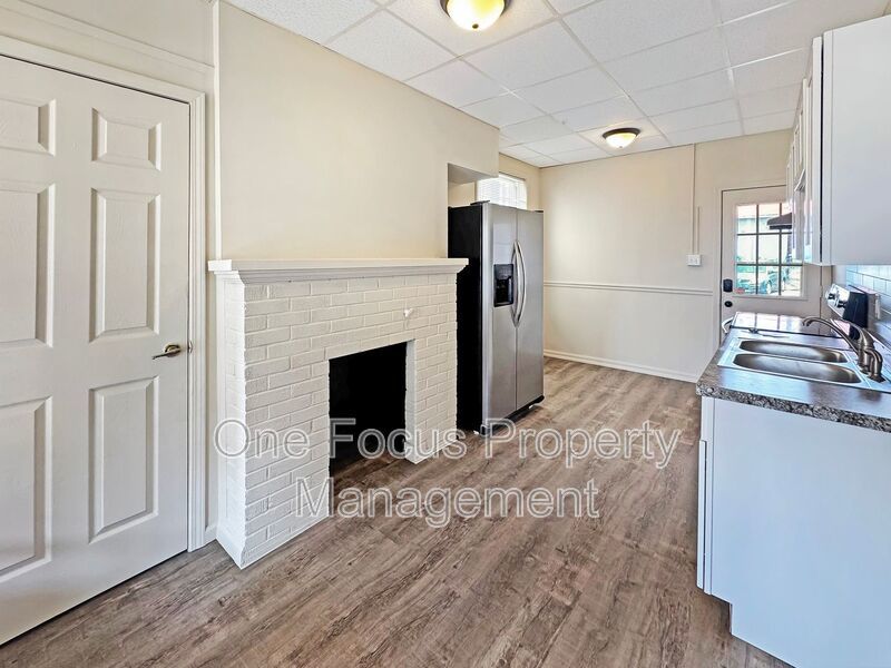 Cozy 2BR/1BA Duplex - 1 Cat Welcome! property image