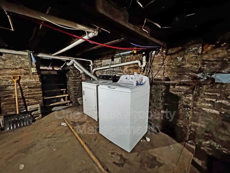 Cozy 2BR/1BA Duplex - 1 Cat Welcome! property image