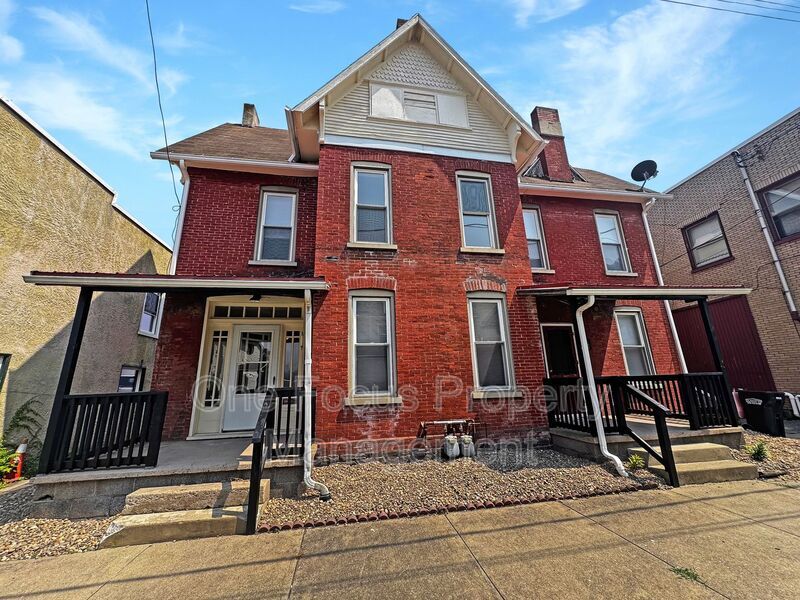 Cozy 2BR/1BA Duplex - 1 Cat Welcome! property image