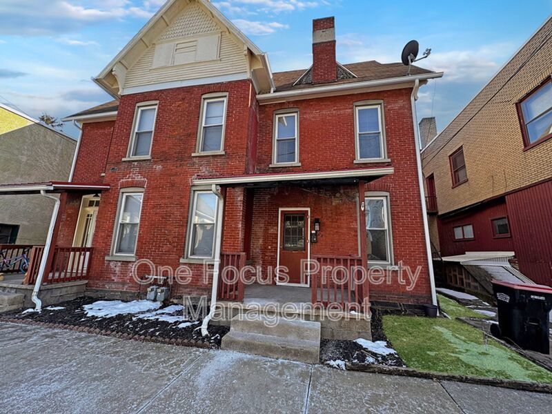 Cozy 2BR/1BA Duplex - 1 Cat Welcome! property image