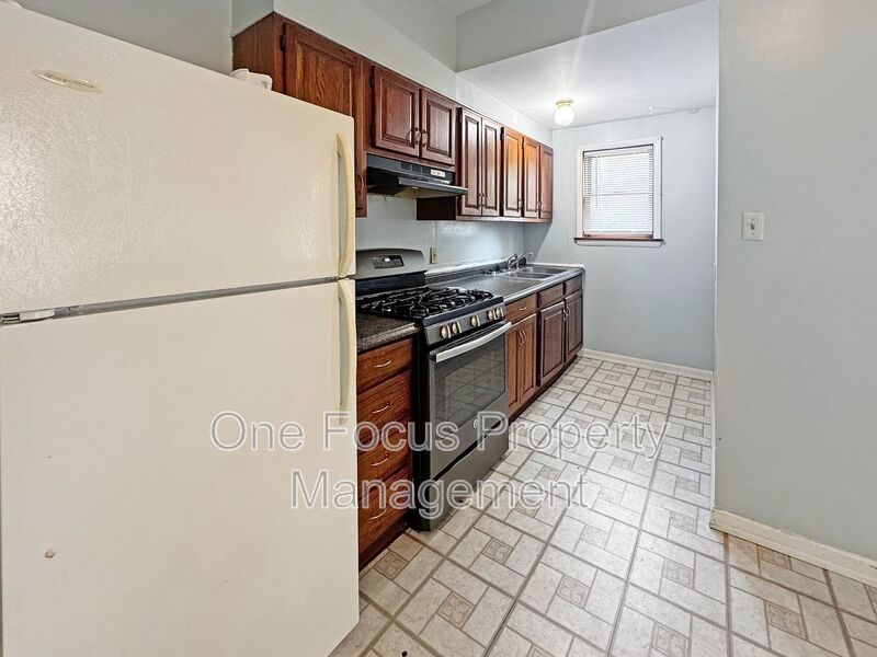 Beautiful 2BR/1BA Duplex - 2 pets welcome! property image