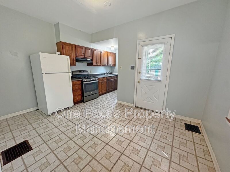 Beautiful 2BR/1BA Duplex - 2 pets welcome! property image