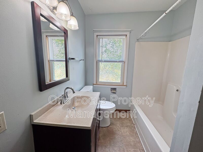 Beautiful 2BR/1BA Duplex - 2 pets welcome! property image
