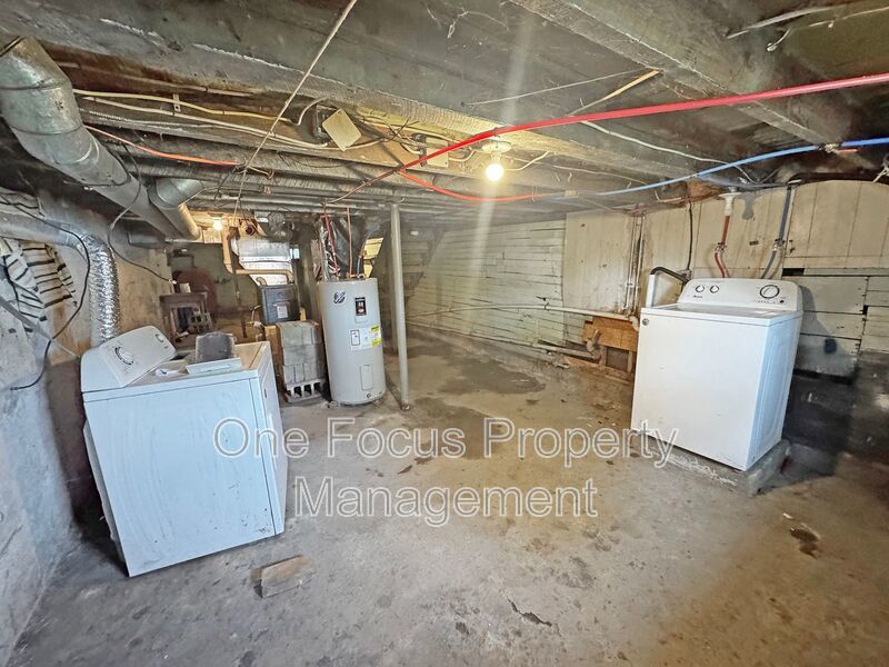 Beautiful 2BR/1BA Duplex - 2 pets welcome! property image