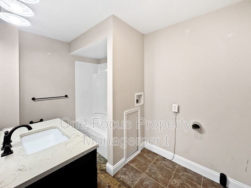 Available 9.15!!! Cozy 1st Floor 2BR/1BA - 2 Pets Under 50lbs. Welcome! property image