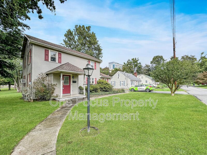 Available mid-September! 3BR/1.5BA - 2 pets welcome with no weight restrictions! property image