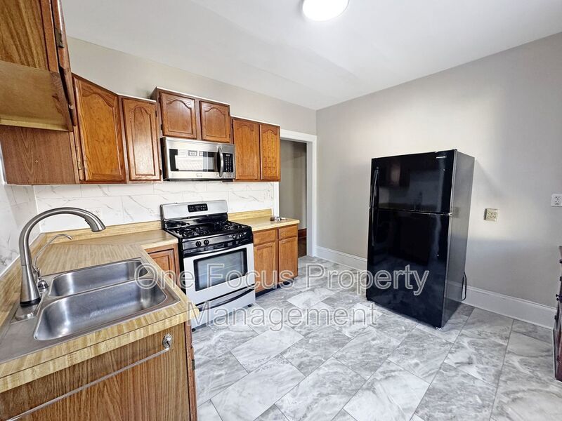 Spacious 2BR/1BA - Pet Friendly! property image