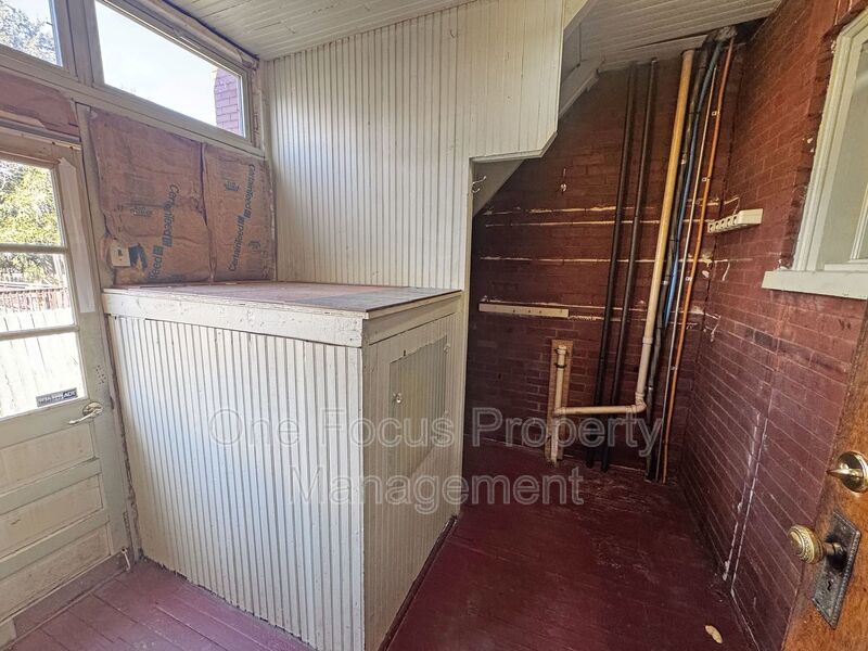 Spacious 2BR/1BA - Pet Friendly! property image