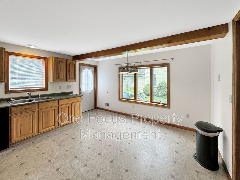 Cozy 2BR/1 BA- Pet Friendly! property image