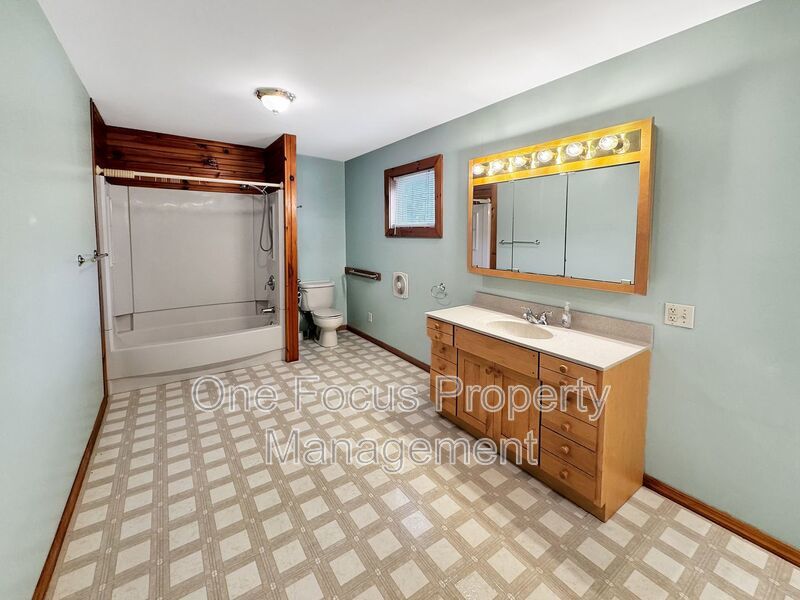 Cozy 2BR/1 BA- Pet Friendly! property image