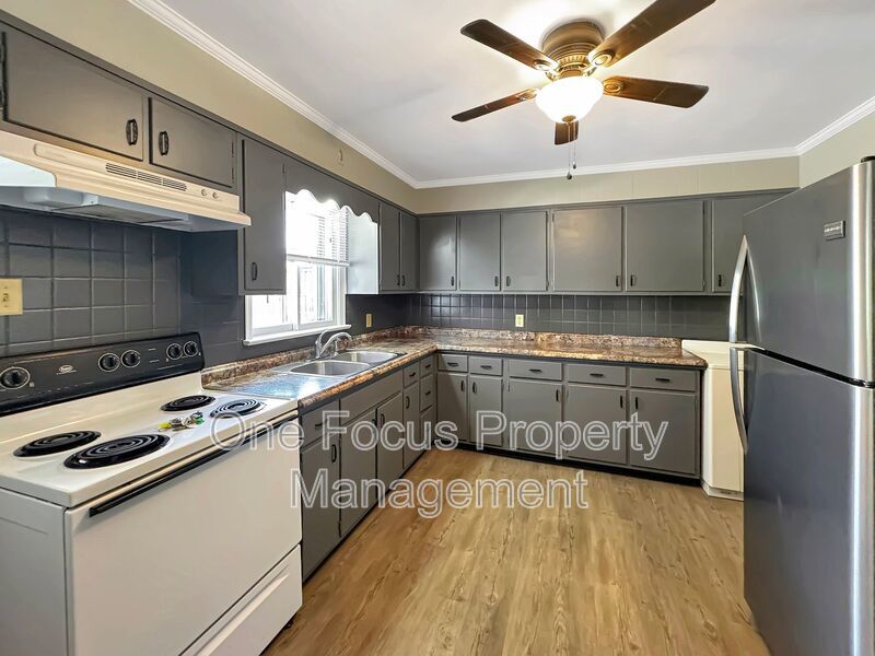 Second Floor 2BR/1BA - Pet Friendly! property image