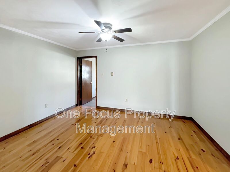 Second Floor 2BR/1BA - Pet Friendly! property image