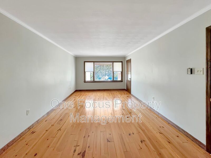 Second Floor 2BR/1BA - Pet Friendly! property image