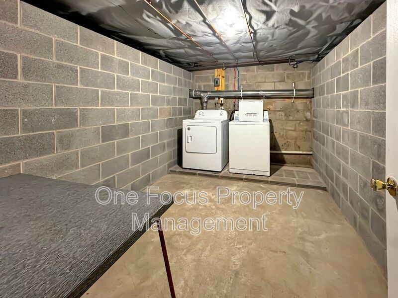 Second Floor 2BR/1BA - Pet Friendly! property image