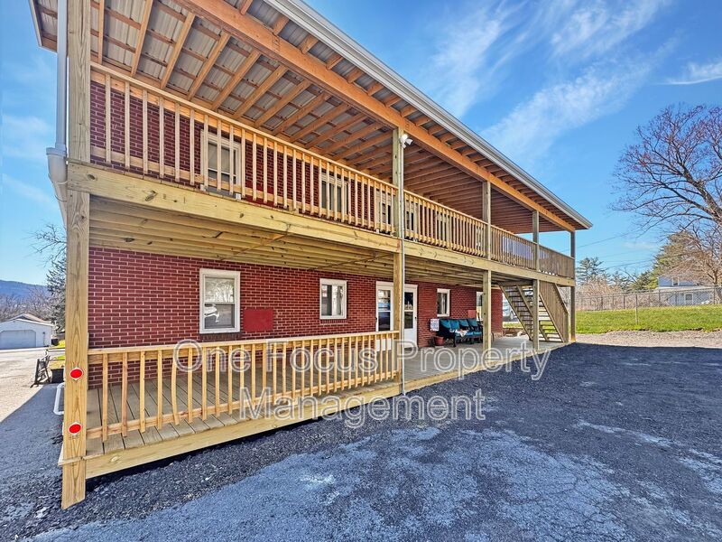 Second Floor 2BR/1BA - Pet Friendly! property image