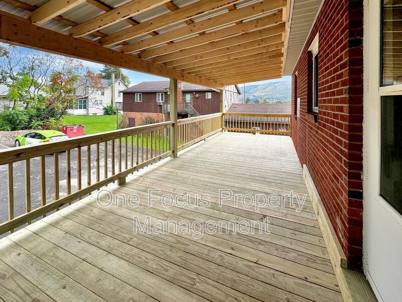 Second Floor 2BR/1BA - Pet Friendly! property image