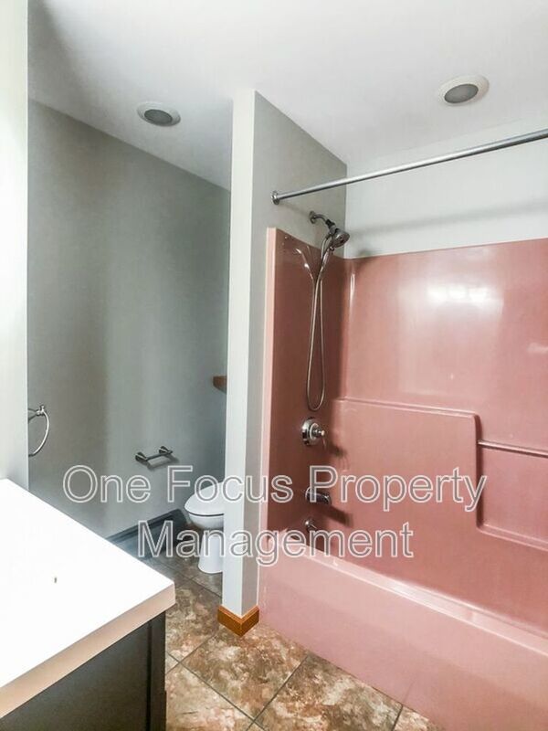 Large Single Family Home - Pet Friendly! property image