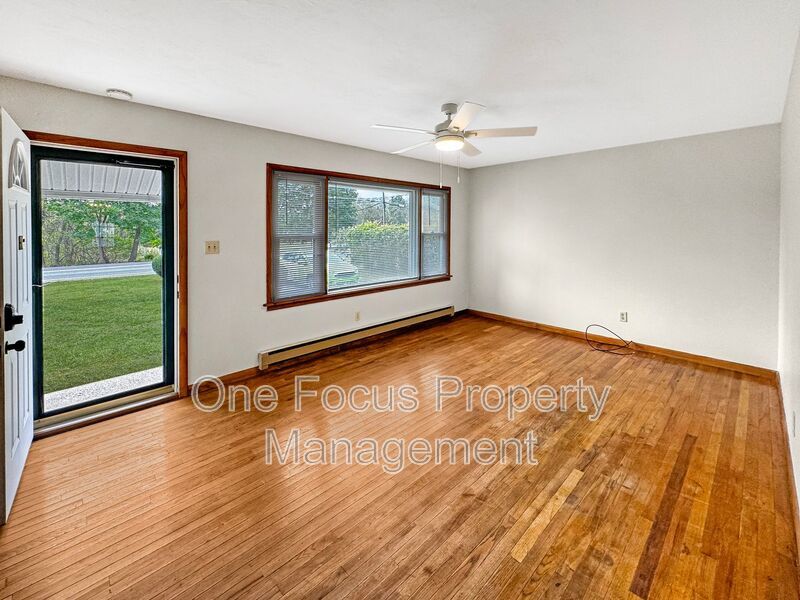 Cozy single level home with 3BR/1BA - Pet Friendly! property image