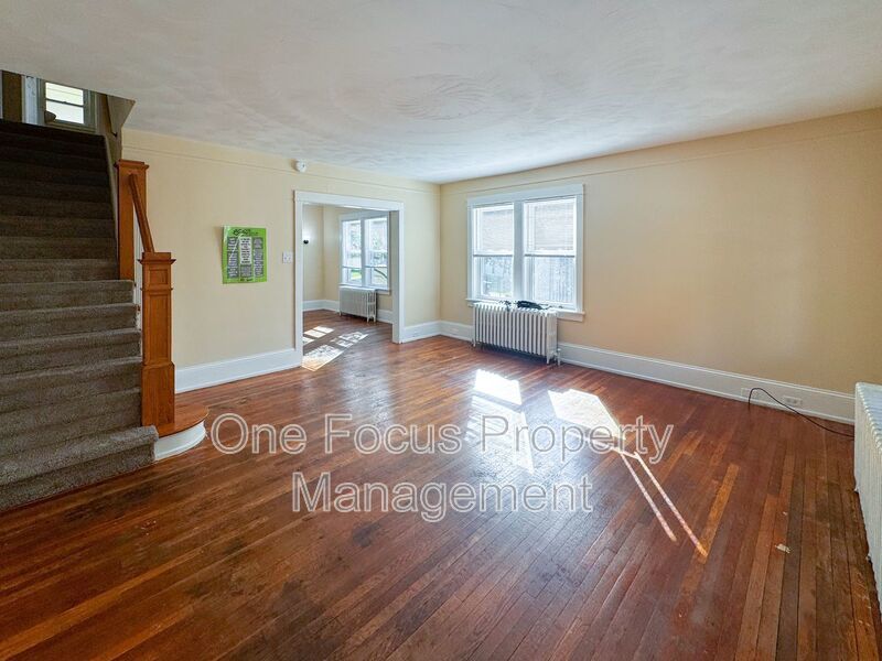 Bright and Spacious 3BR/1BA Duplex- Pet Friendly! property image