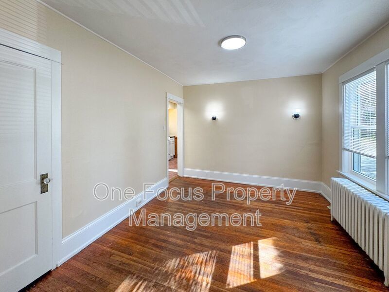 Bright and Spacious 3BR/1BA Duplex- Pet Friendly! property image