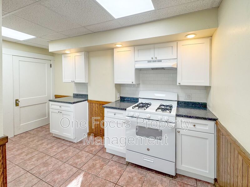 Bright and Spacious 3BR/1BA Duplex- Pet Friendly! property image