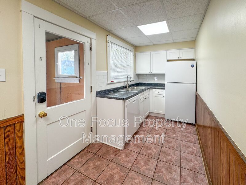 Bright and Spacious 3BR/1BA Duplex- Pet Friendly! property image
