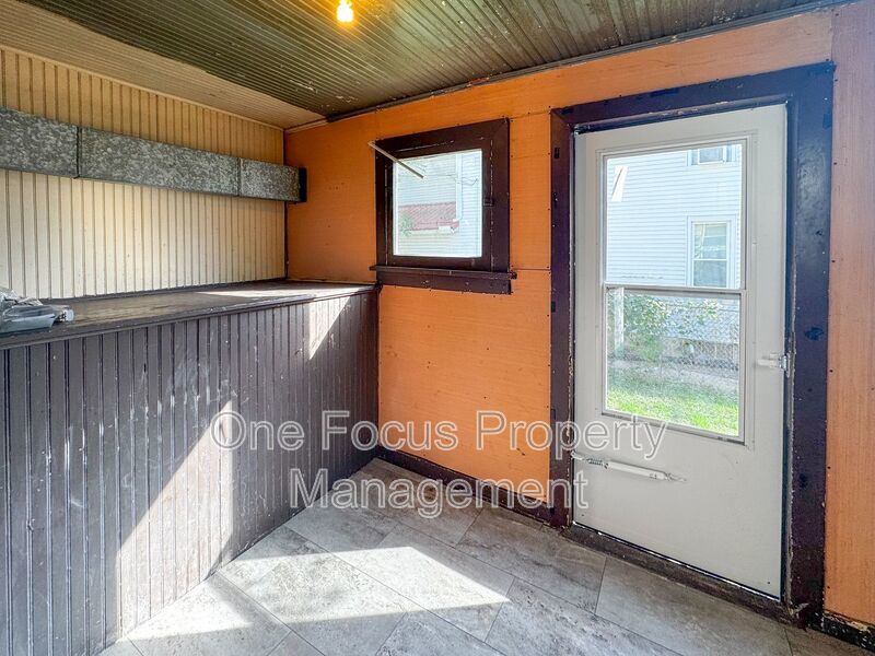Bright and Spacious 3BR/1BA Duplex- Pet Friendly! property image
